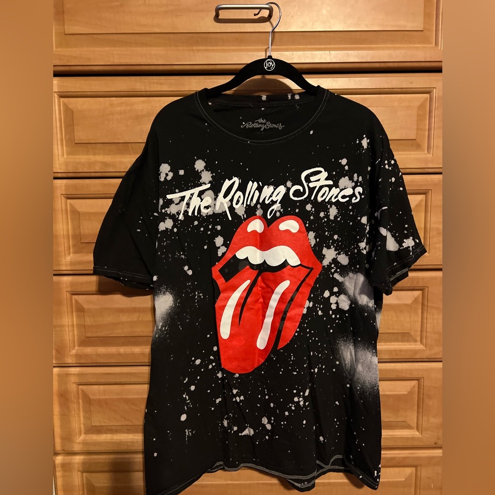 Black and white Rolling Stones tshirt.  Men’s XL